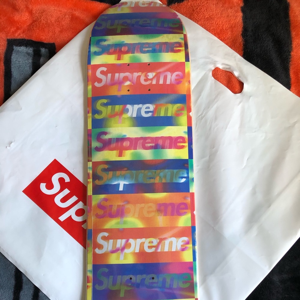 Supreme Distorted logo skatedeck